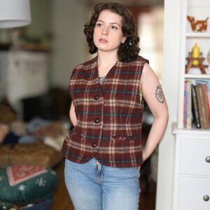 Vintage Runaway Bay 80% Wool Vest Made in Romania - Size Medium